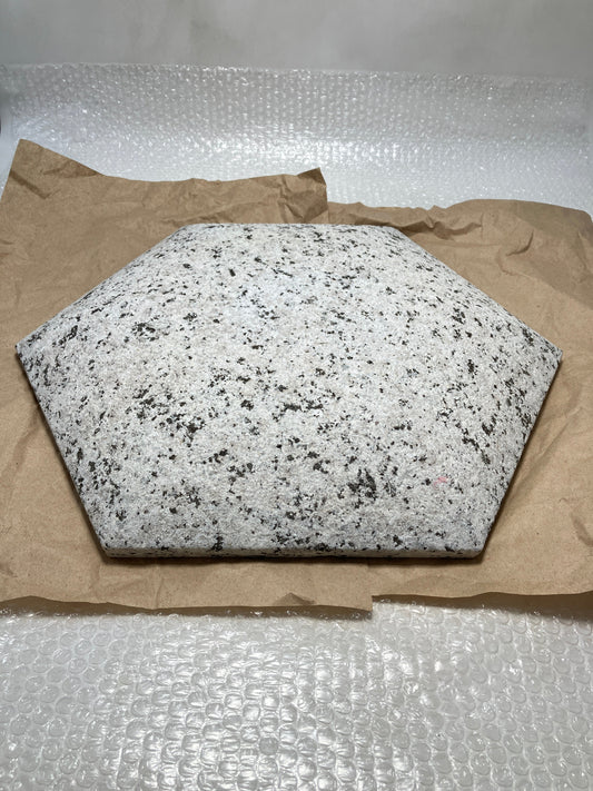 We shipped a Medium Yukimi Stone Lantern viewing lantern to the US via UPS. - Japanstones.shop