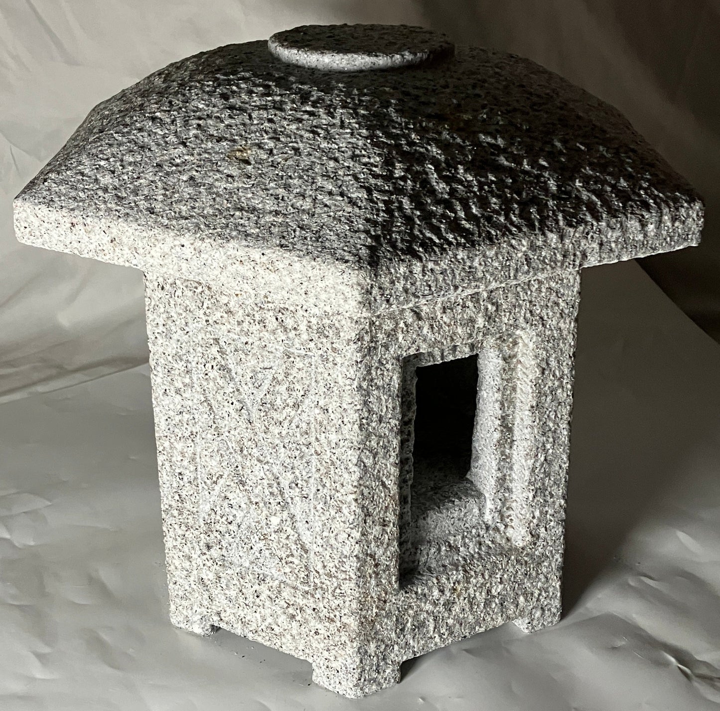 Sunshouan Stone Lantern