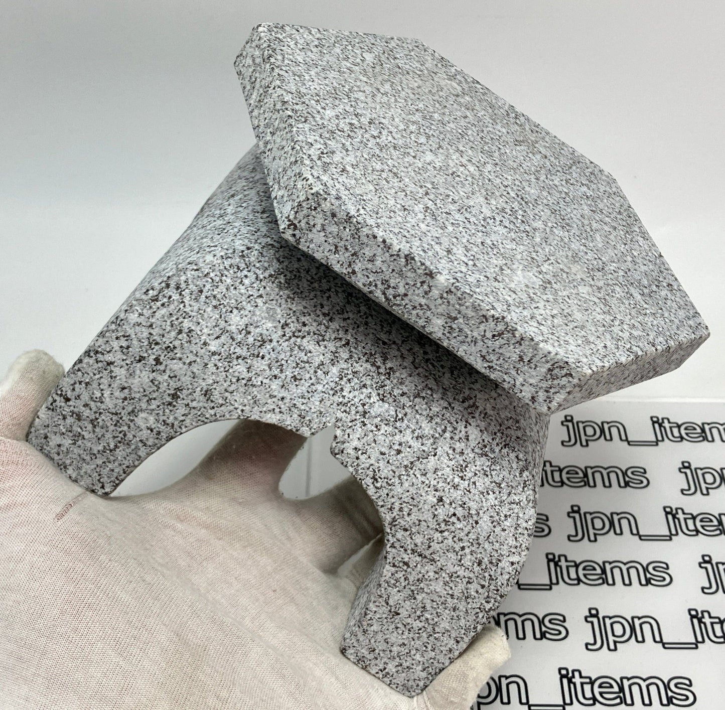 Yukimi Stone Lantern - japanstones.shop