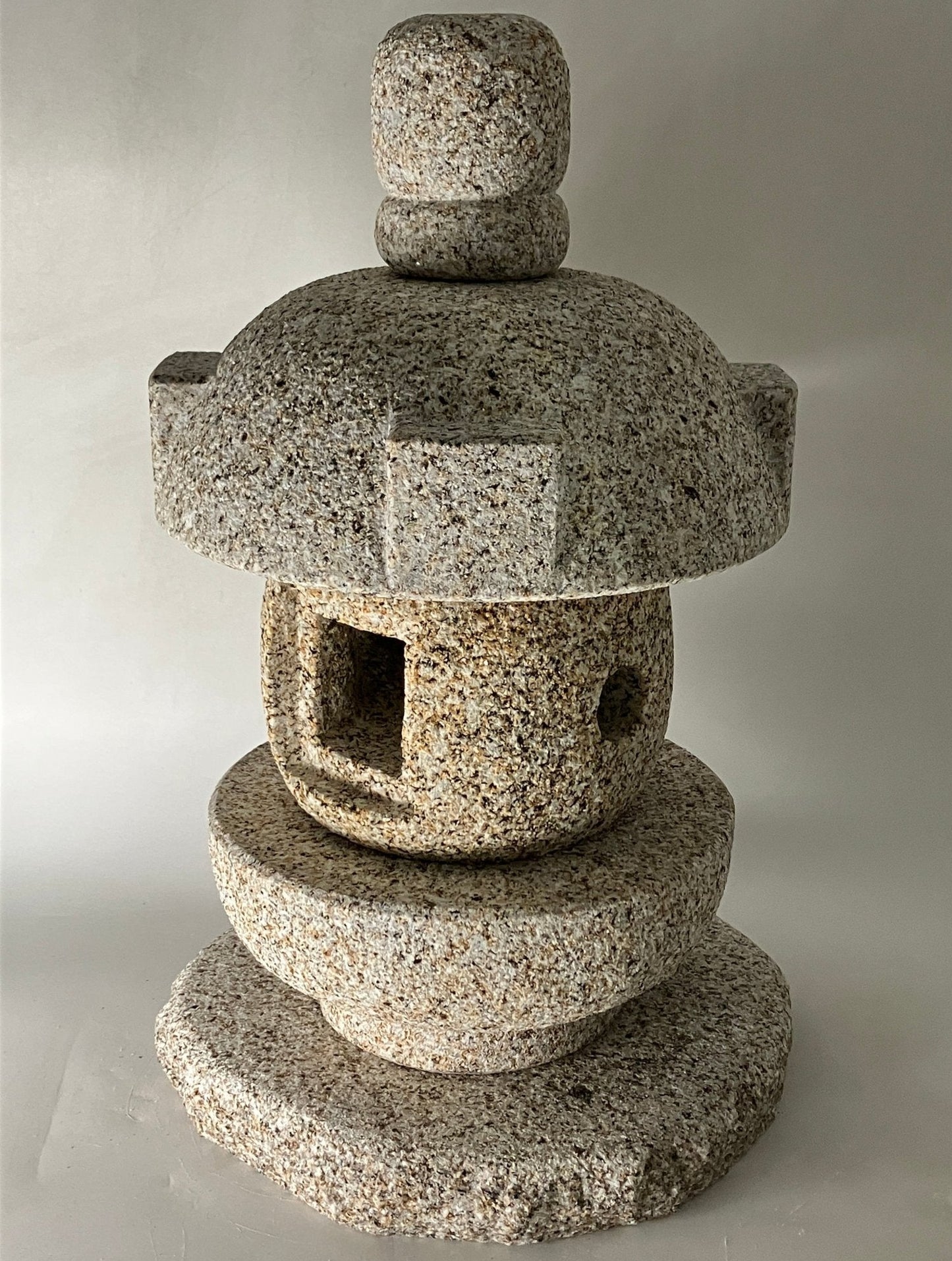 Misaki stone Lantern - japanstones.shop