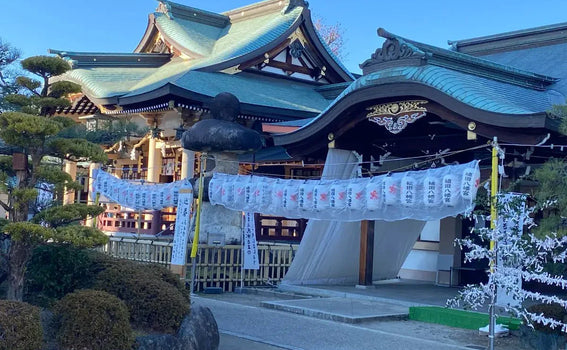 How Omikuji Works in Japan: Fortune Slips, Meanings, and What to Do After You Draw One
