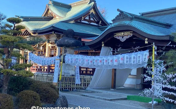 How Omikuji Works in Japan: Fortune Slips, Meanings, and What to Do After You Draw One