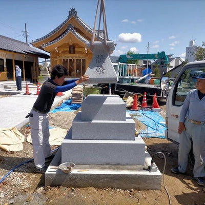 How Stonemasons Install a Large Shinzen-Type Stone Lantern at a Japanese Shrine