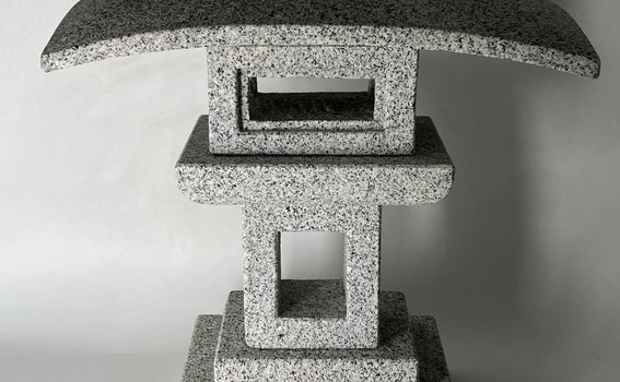 I have shipped the Kanshuji Style Stone Lantern to the United States via UPS.