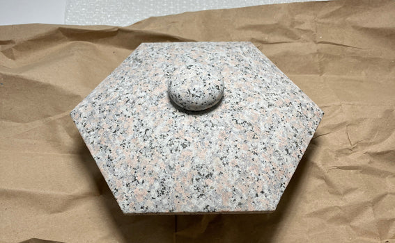 Pink Yukimi Stone Lantern shipped to the US via UPS.