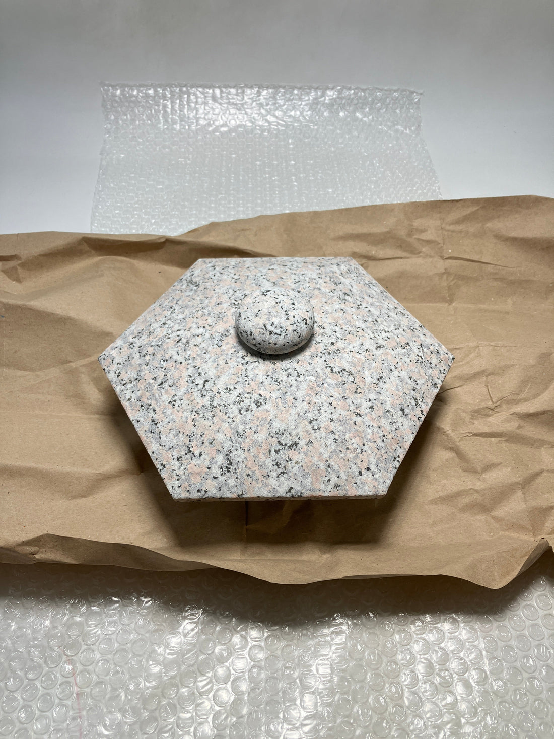Pink Yukimi Stone Lantern shipped to the US via UPS. - Japanstones.shop