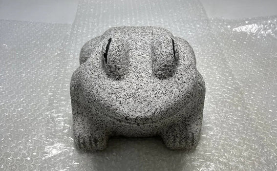 Shipped via UPS to a US customer — a granite stone frog sculpture.