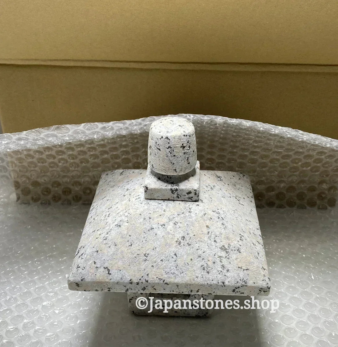 Small Pink Granite Oribe Stone Lantern Shipped from Japan to the USA by DHL - Japanstones.shop