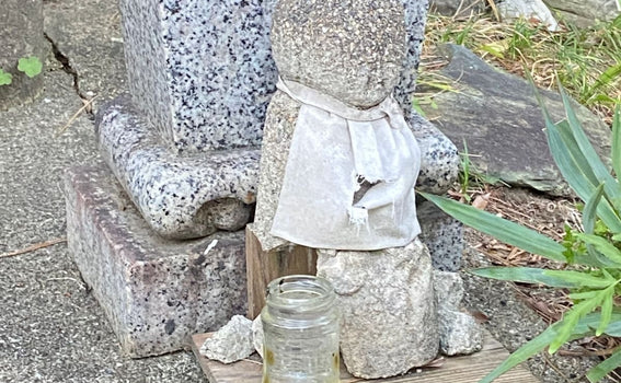 The Stone Jizo Beside a Shrine — Two Paths of Prayer in Nagoya