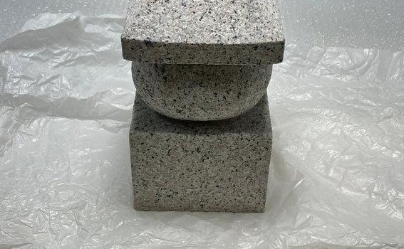 We shipped a Gorinto weighing 4.7 kg (approximately 10.4 lbs) to the US via UPS.