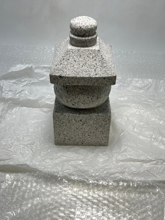 We shipped a Gorinto weighing 4.7 kg (approximately 10.4 lbs) to the US via UPS. - Japanstones.shop