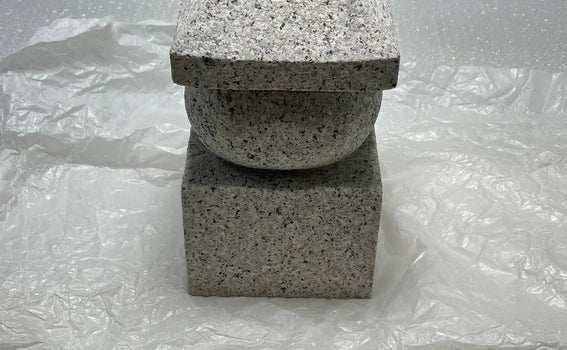 We shipped a Gorinto weighing 4.7 kg (approximately 10.4 lbs) to the US via UPS.