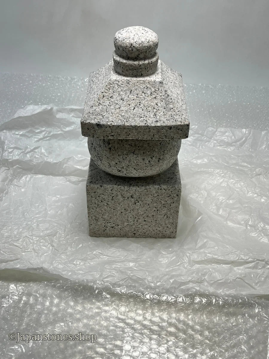 We shipped a Gorinto weighing 4.7 kg (approximately 10.4 lbs) to the US via UPS. - Japanstones.shop