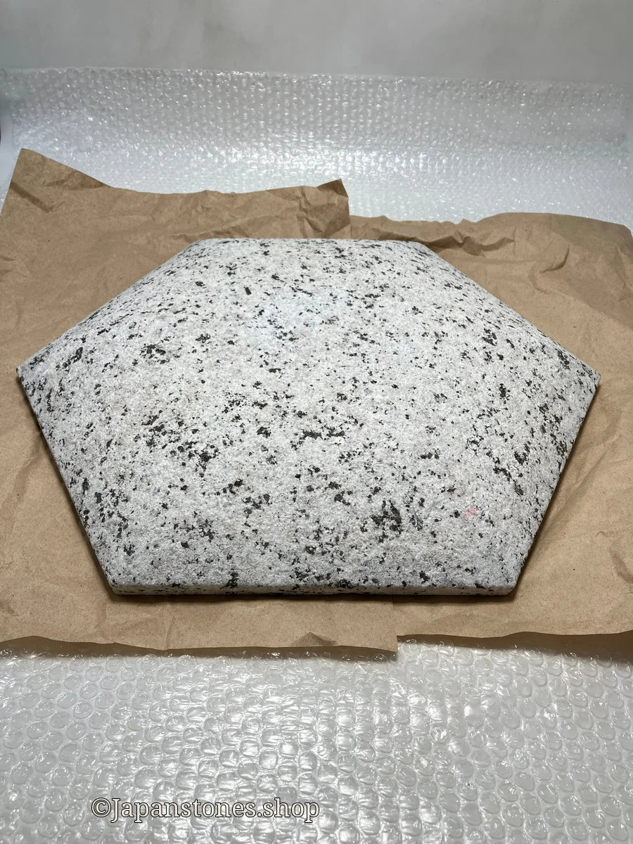 We shipped a Medium Yukimi Stone Lantern viewing lantern to the US via UPS. - Japanstones.shop