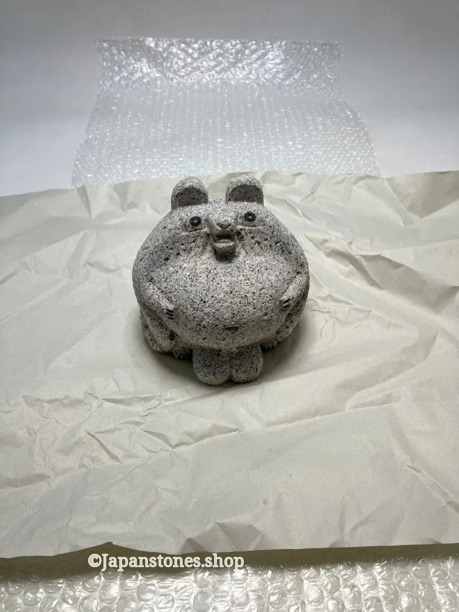 We shipped a raccoon sculpture to a US buyer via UPS. - Japanstones.shop
