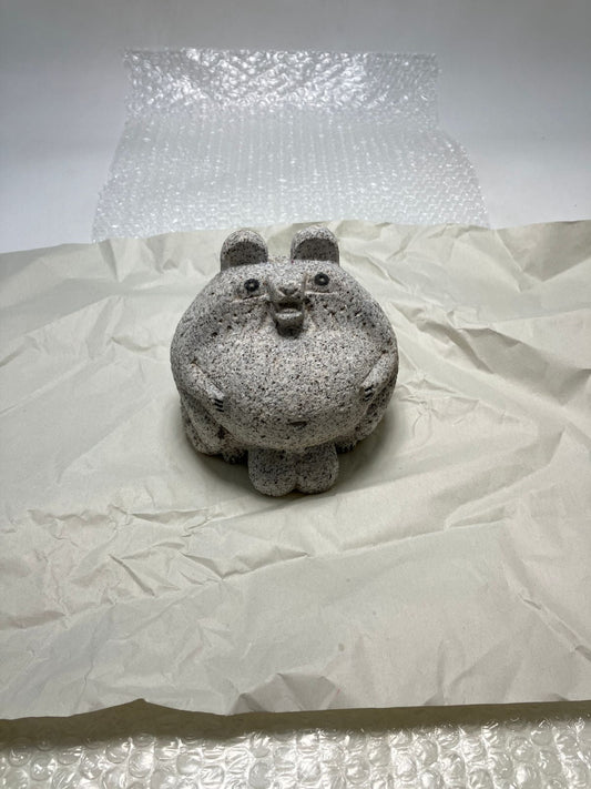 We shipped a raccoon sculpture to a US buyer via UPS. - Japanstones.shop