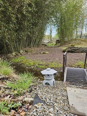 Yukimi Stone Lantern – A Quiet Symbol of Zen in the Japanese Garden - Japanstones.shop