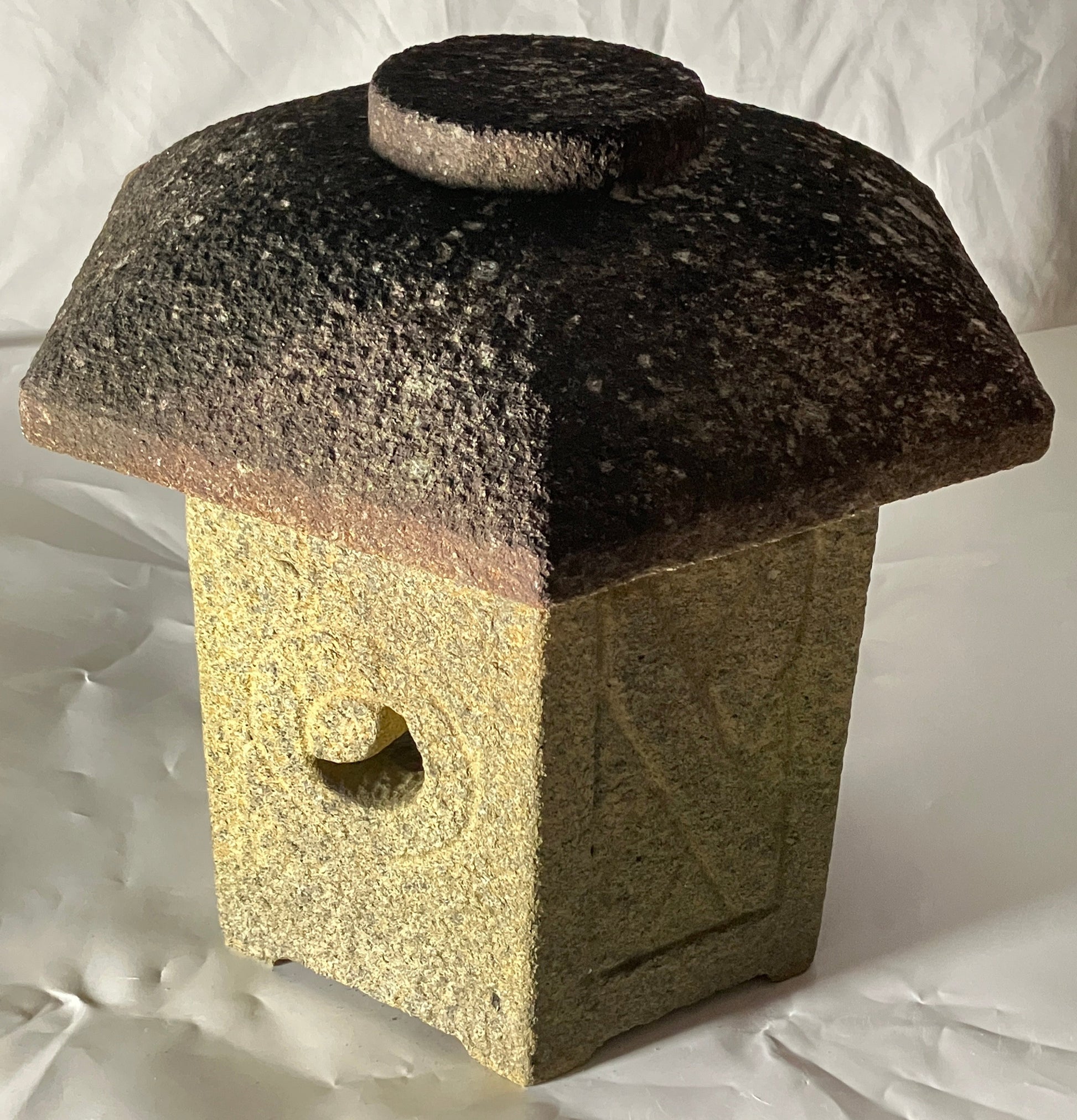 Sunshouan Stone Lantern
