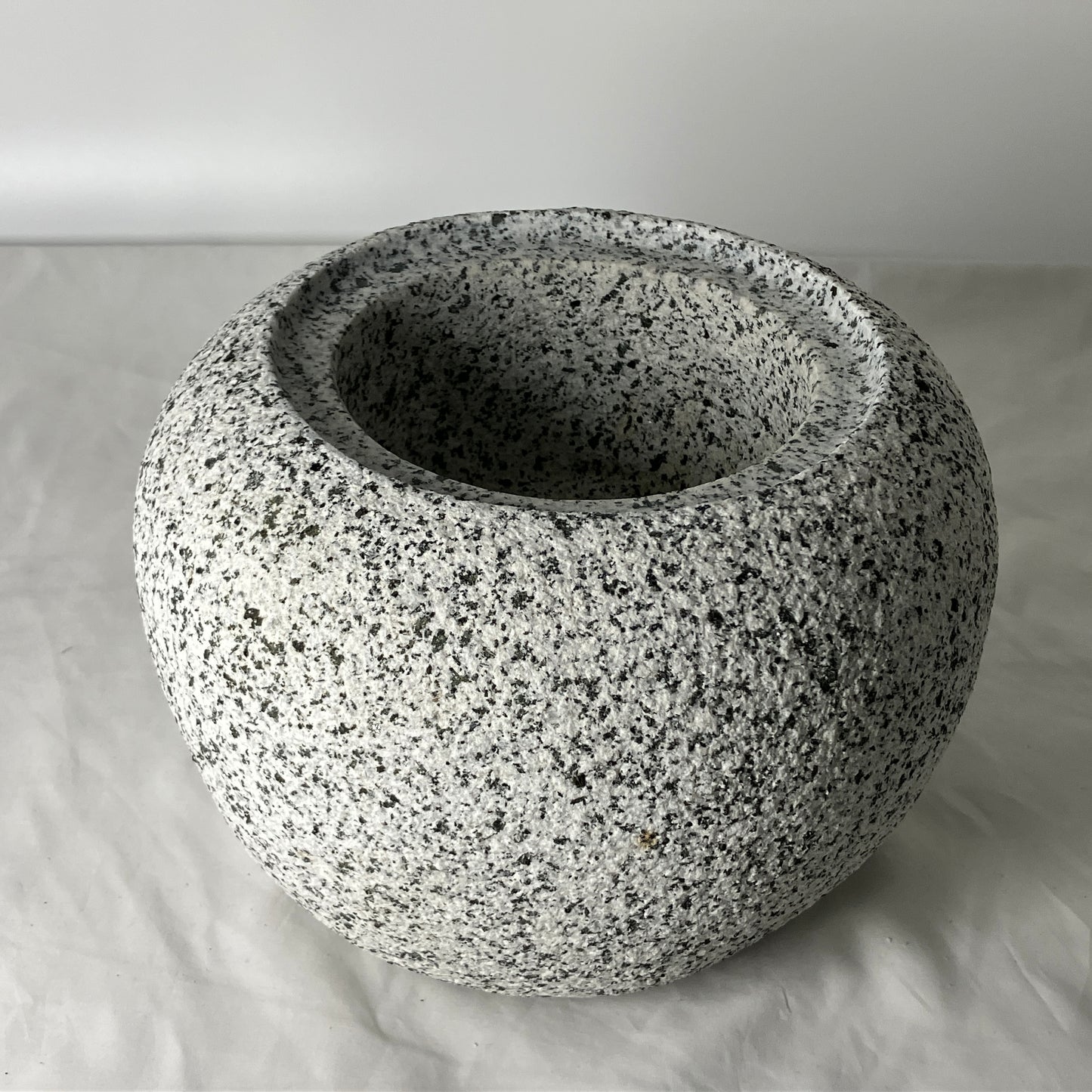 Tetsubin Type Small Granite Stone Water Bowl Chozubachi Japanese Garden Shioyama