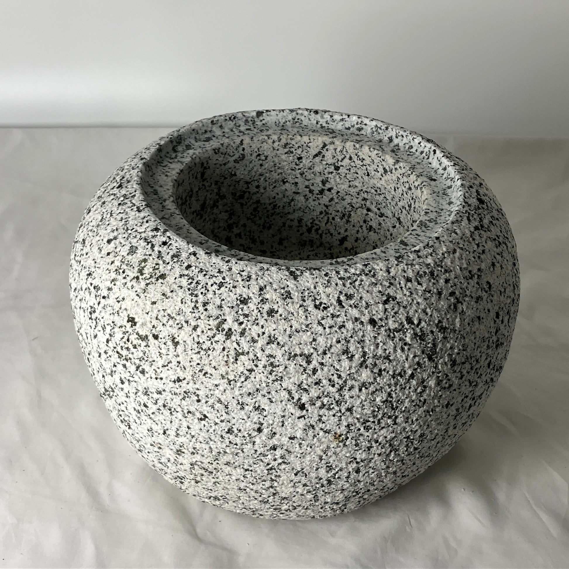 Tetsubin Type Small Granite Stone Water Bowl Chozubachi Japanese Garden Shioyama