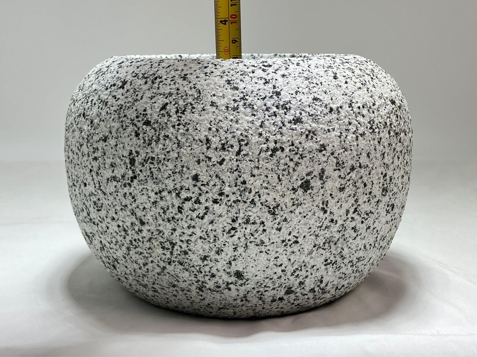 Tetsubin Type Small Granite Stone Water Bowl Chozubachi Japanese Garden Shioyama