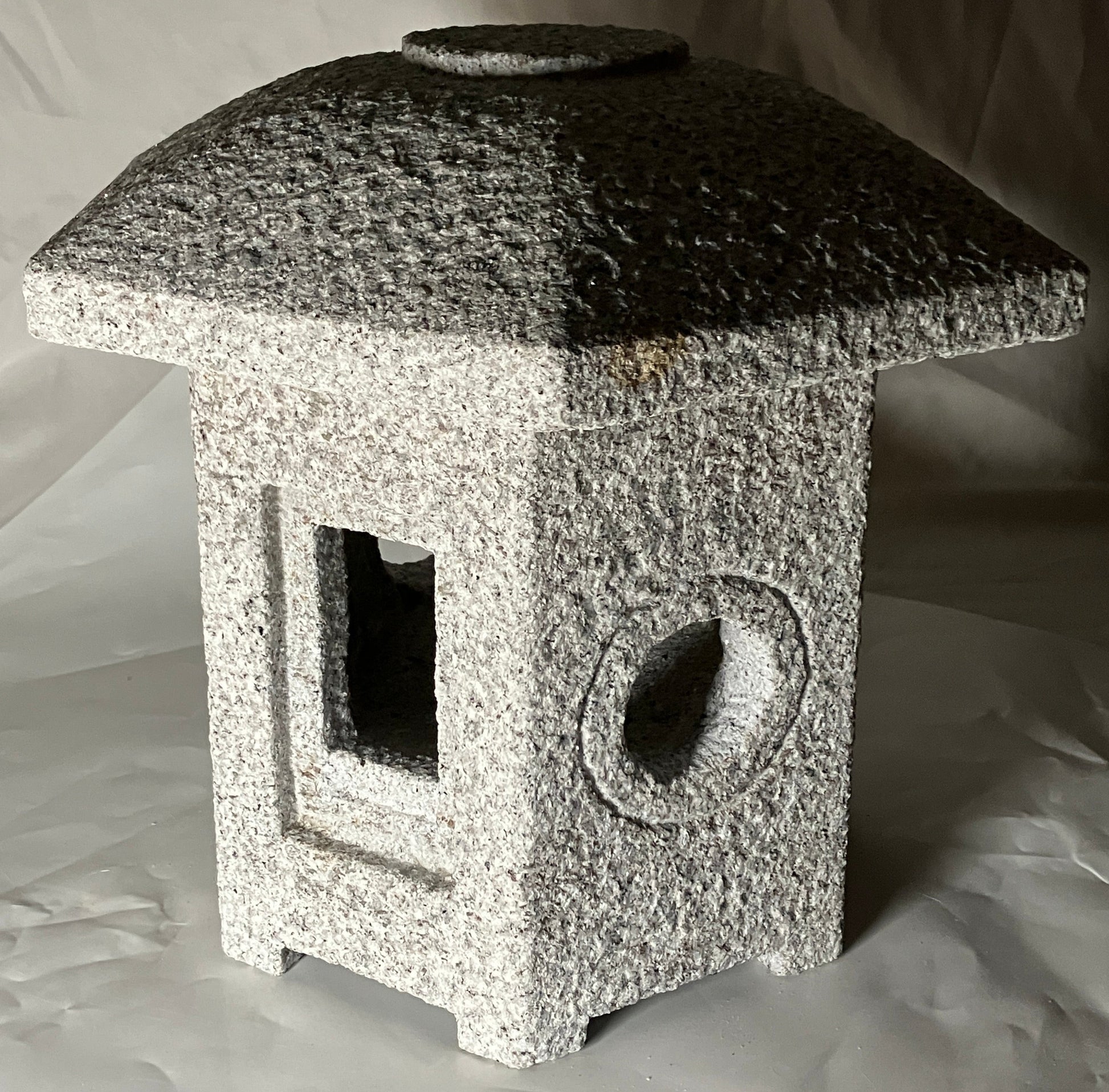 Sunshouan Stone Lantern
