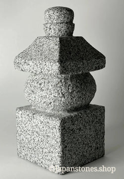 5.5 in One-Piece Gorinto – Japanese Granite Five-Element Pagoda for Zen Gardens