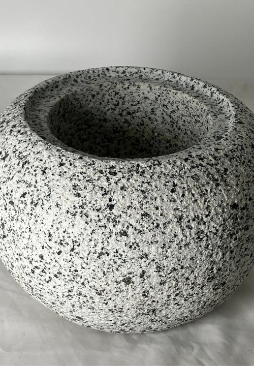 Tetsubin Type Small Granite Stone Water Bowl Chozubachi Japanese Garden Shioyama