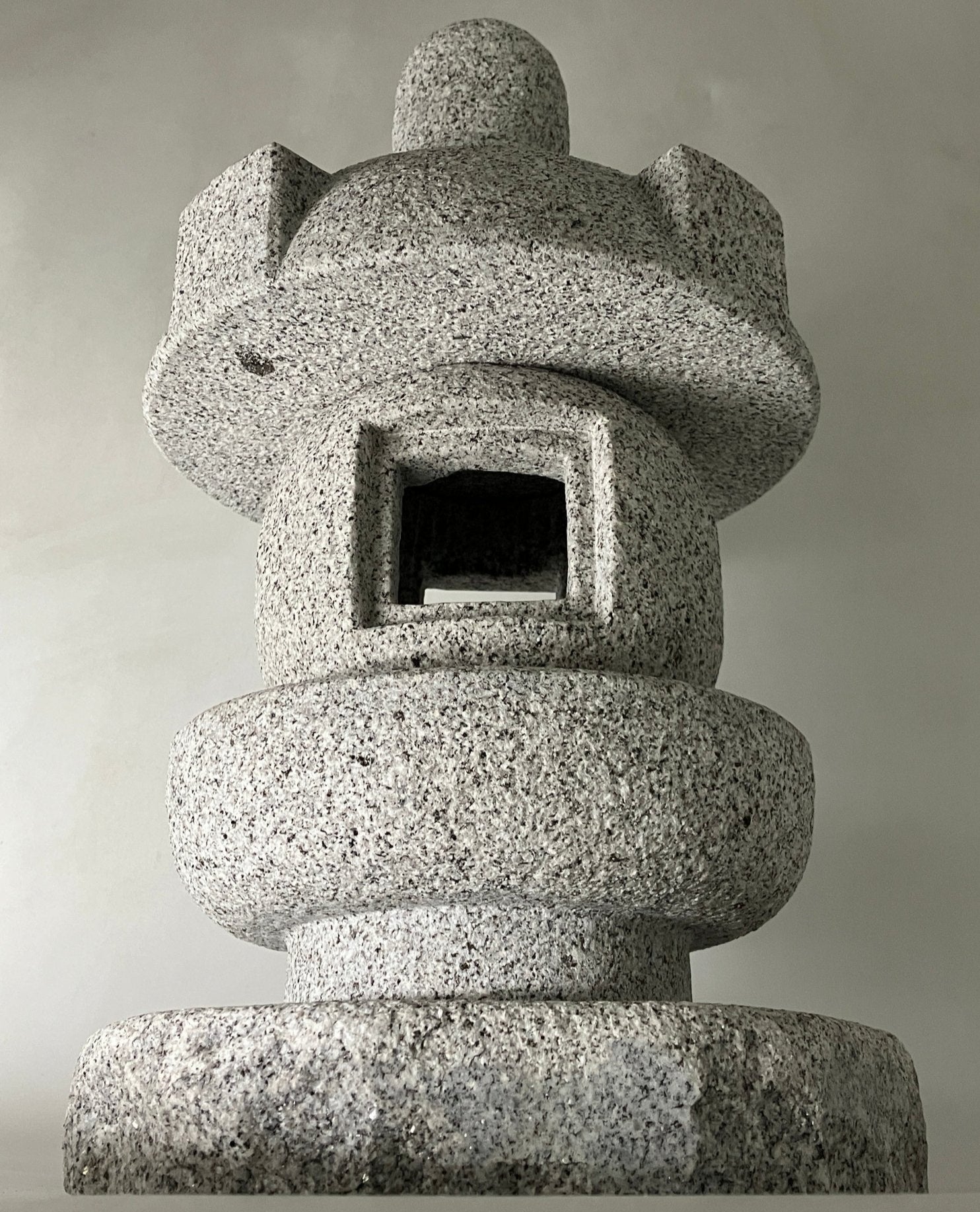 Misaki stone Lantern - japanstones.shop