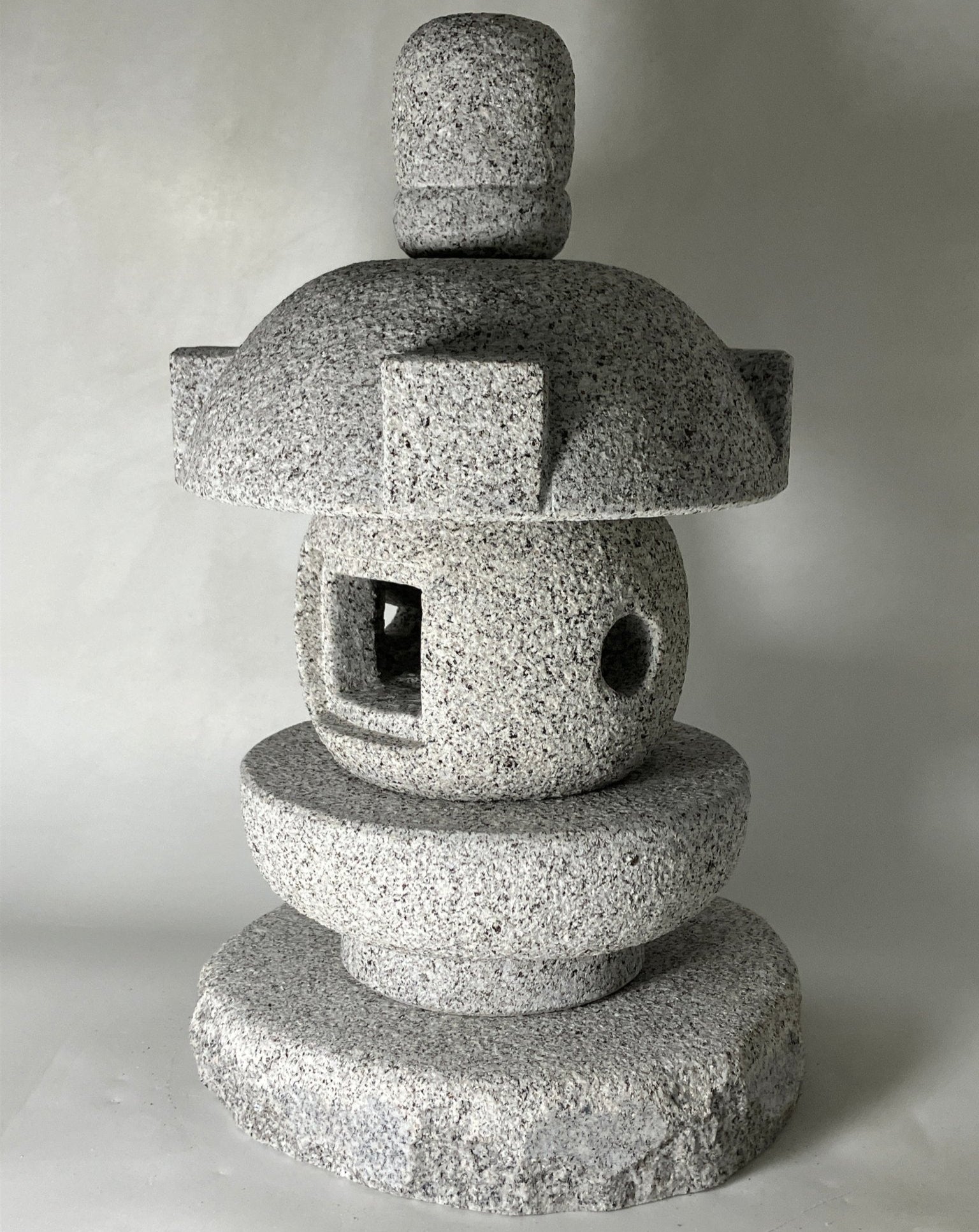 Misaki stone Lantern - japanstones.shop