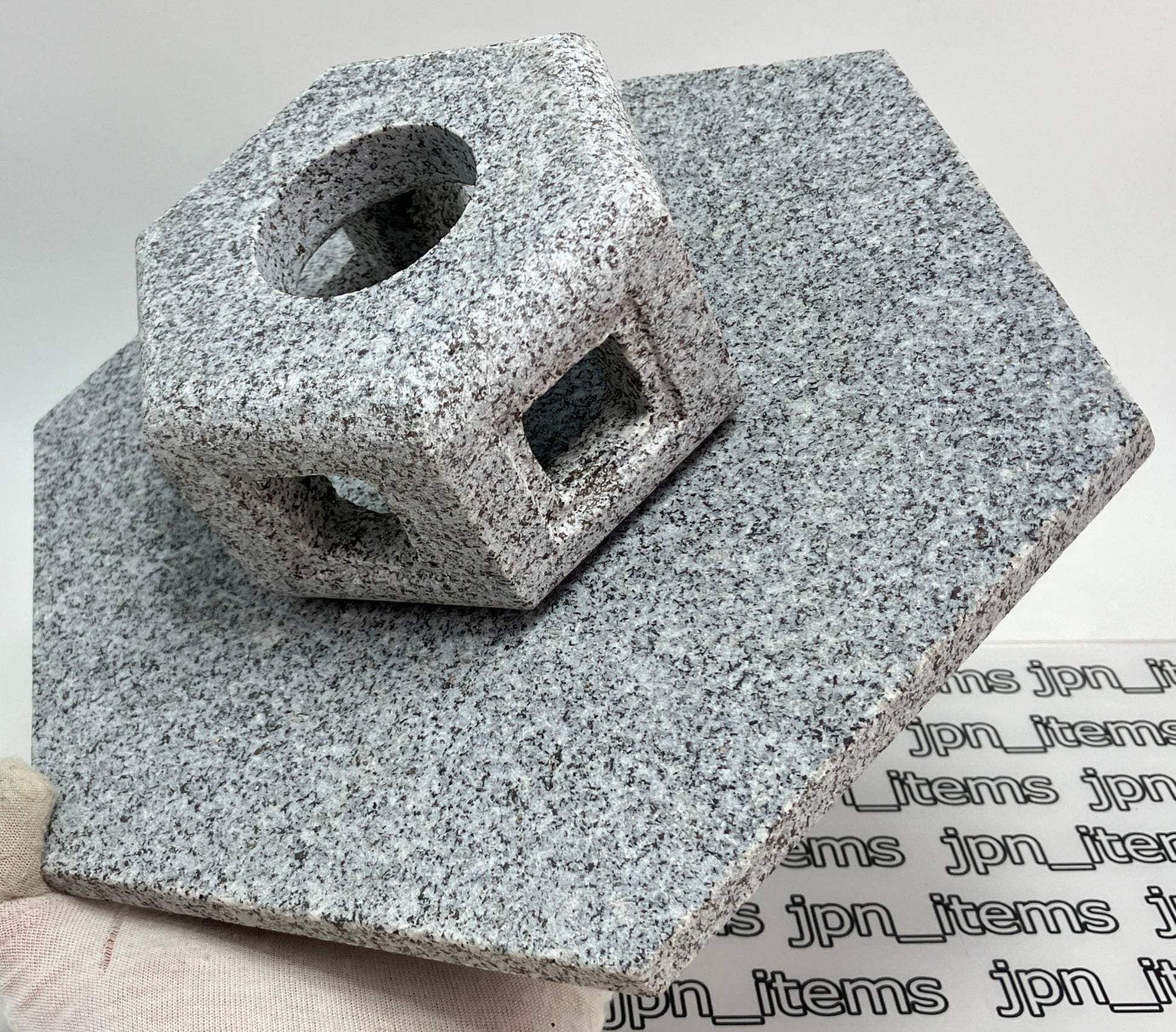 Yukimi Stone Lantern - japanstones.shop