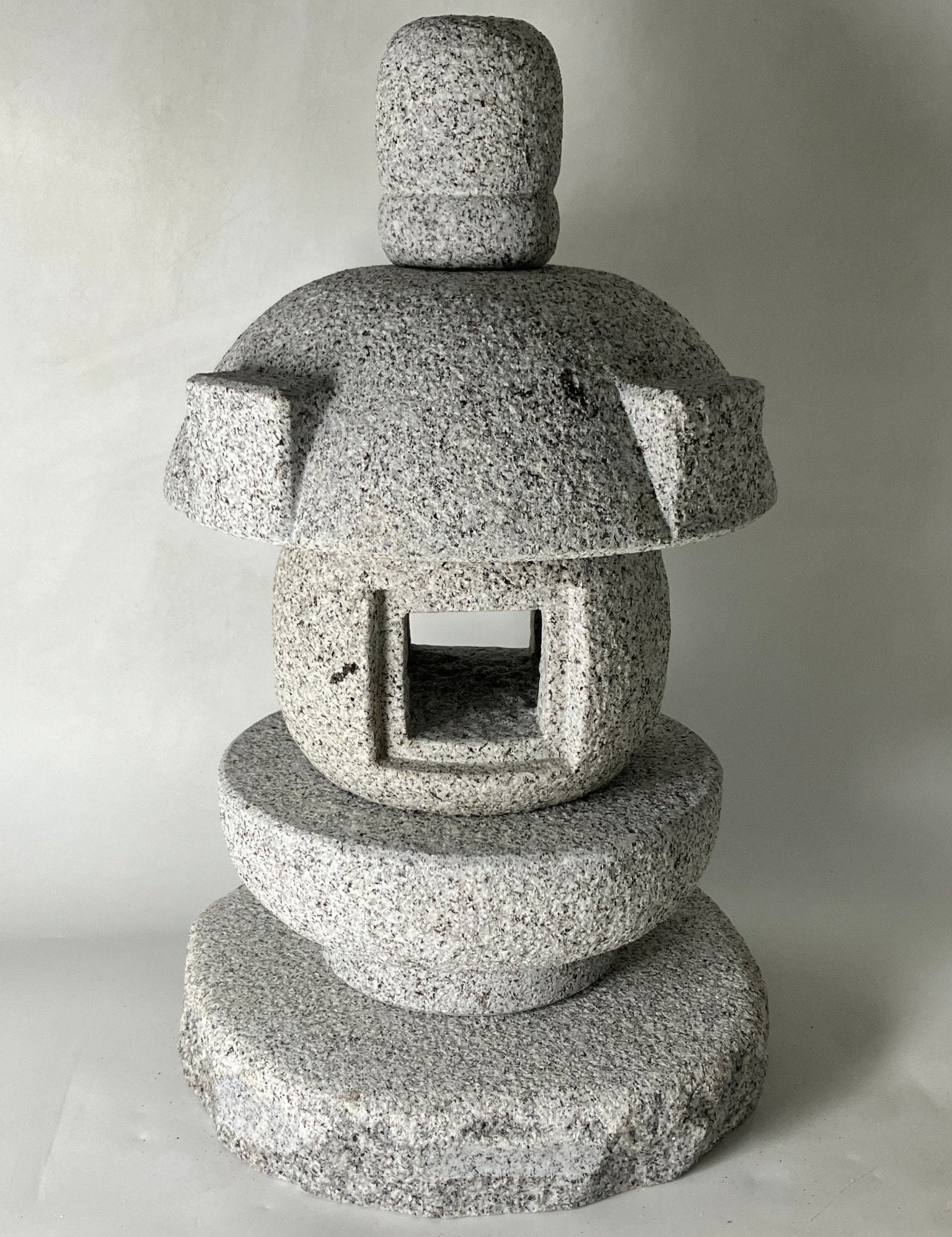 Misaki stone Lantern - japanstones.shop